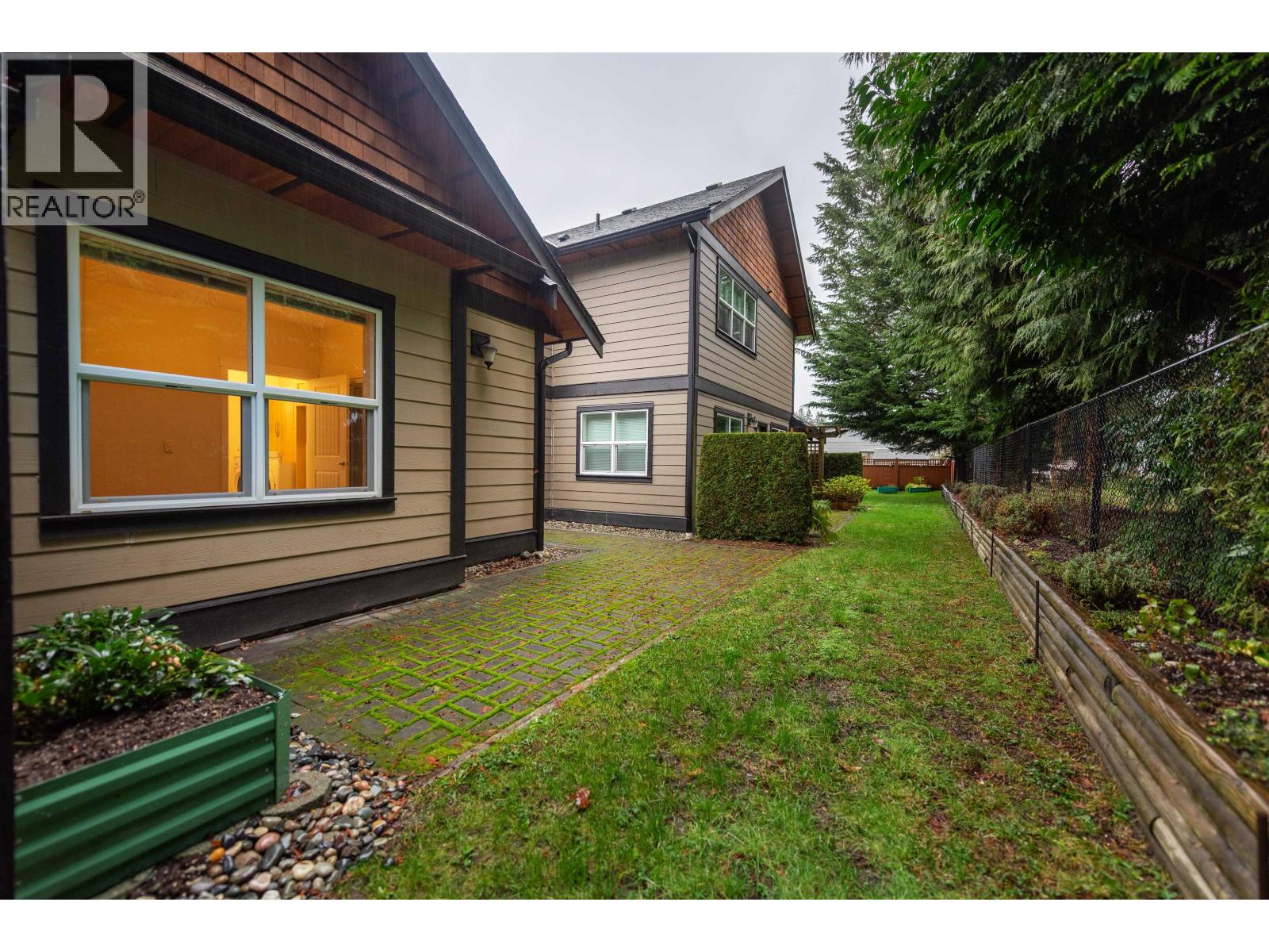 110 518 SHAW ROAD, Gibsons