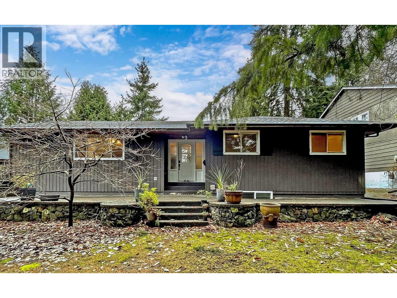 768 COMO LAKE Avenue - photo 2