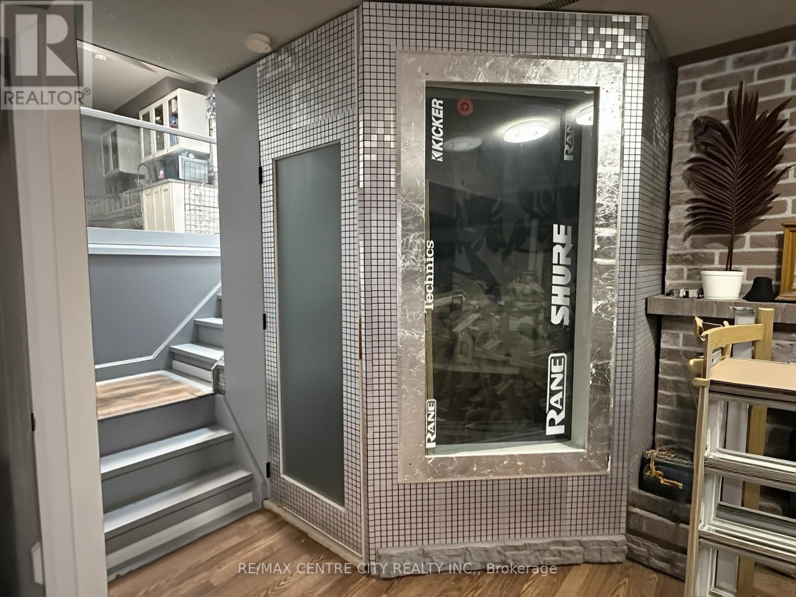 18 CORINTH COURT - Photo 4 of 20, London East (East A), Ontario