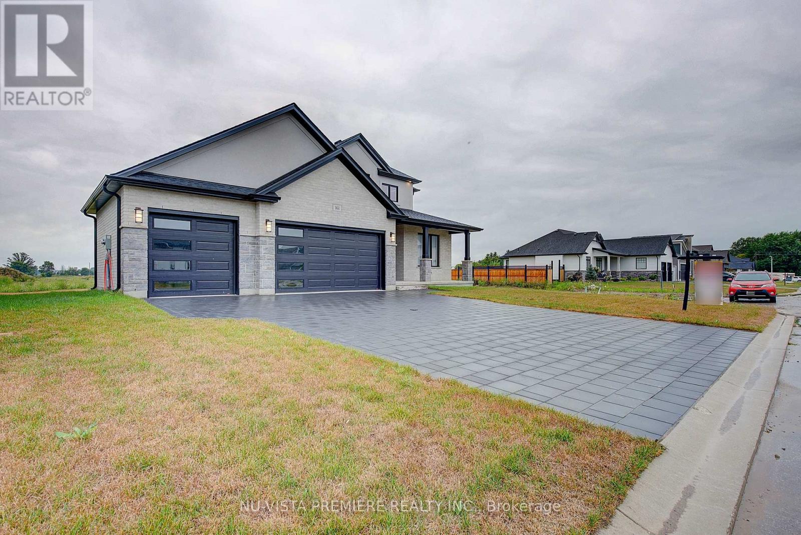 Single Family House for Sale in  MCLEOD STREET North Middlesex (Parkhill) 