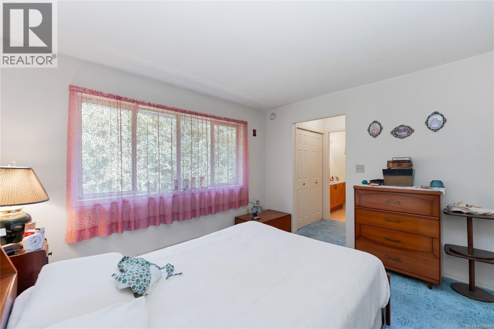 Single Family House for Sale in  Miller Ave Saanich 