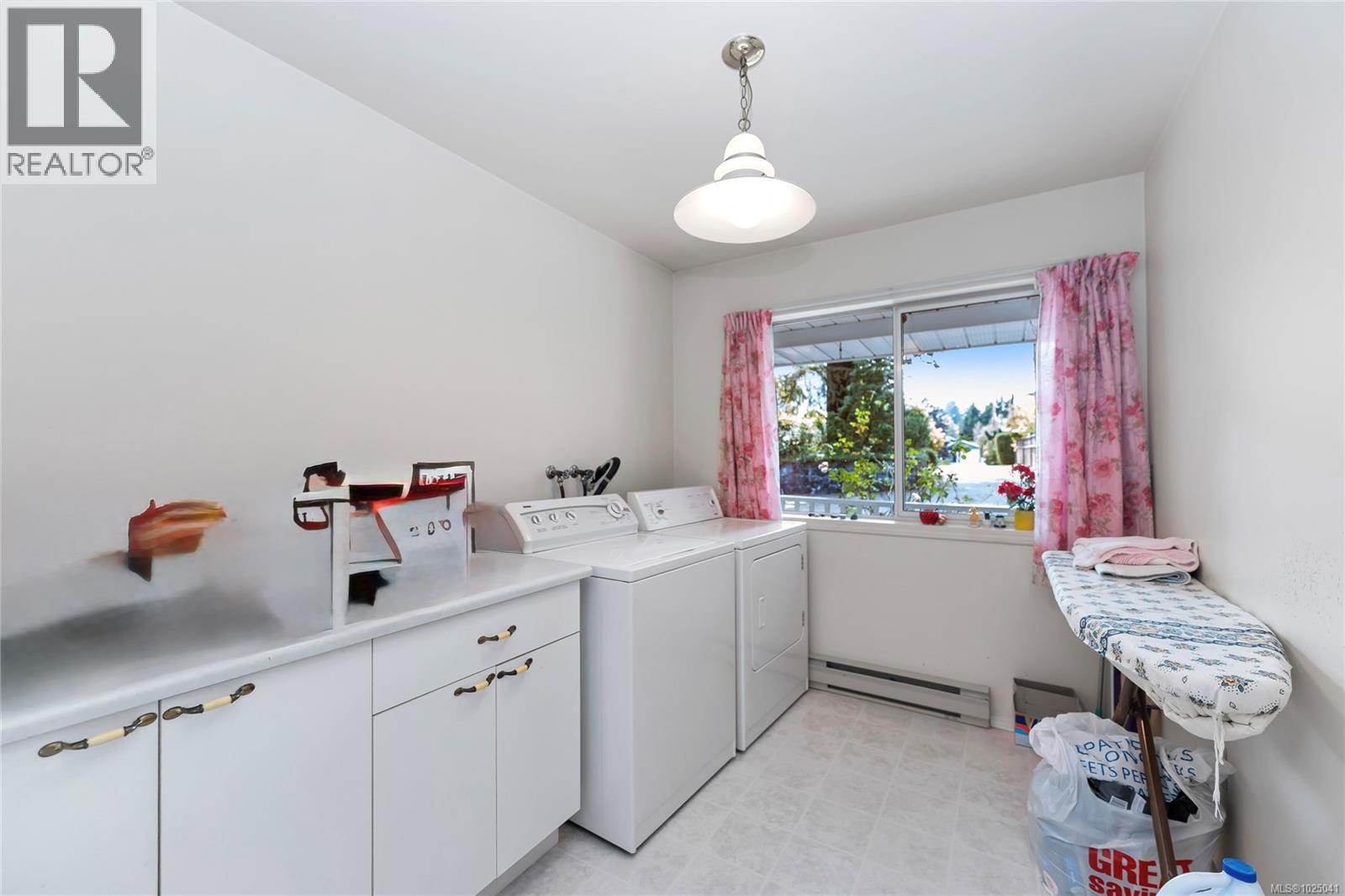 Single Family House for Sale in  Miller Ave Saanich 