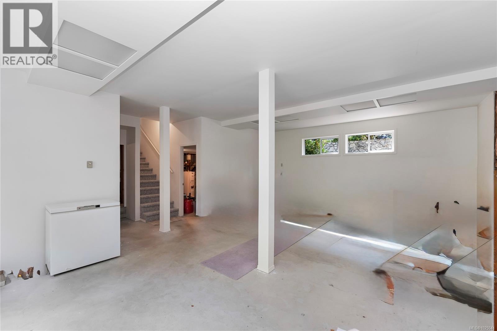 Single Family House for Sale in  Miller Ave Saanich 