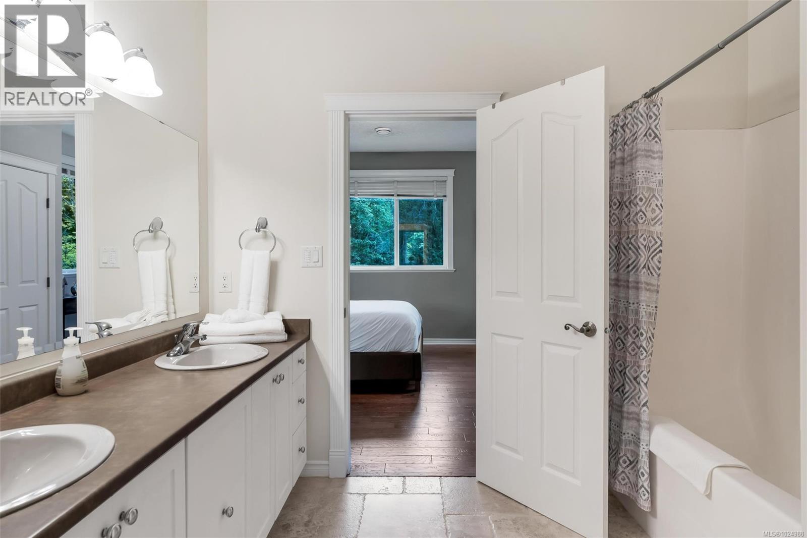  3250 Cobble Hill Road, Cobble Hill