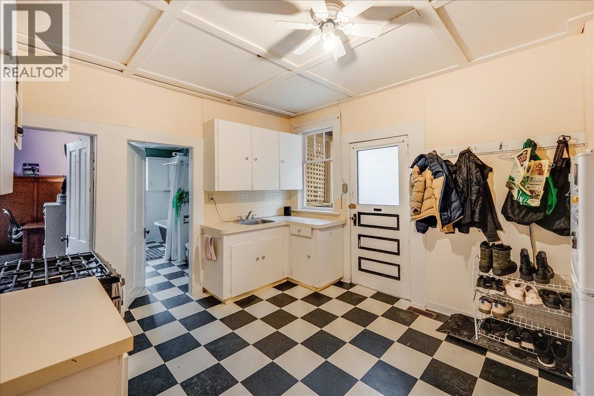 712 JOSEPHINE Street, Nelson