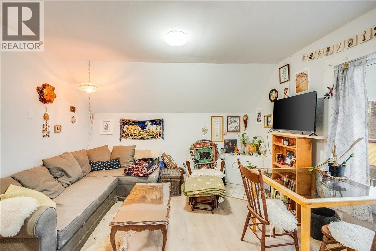 712 JOSEPHINE Street, Nelson