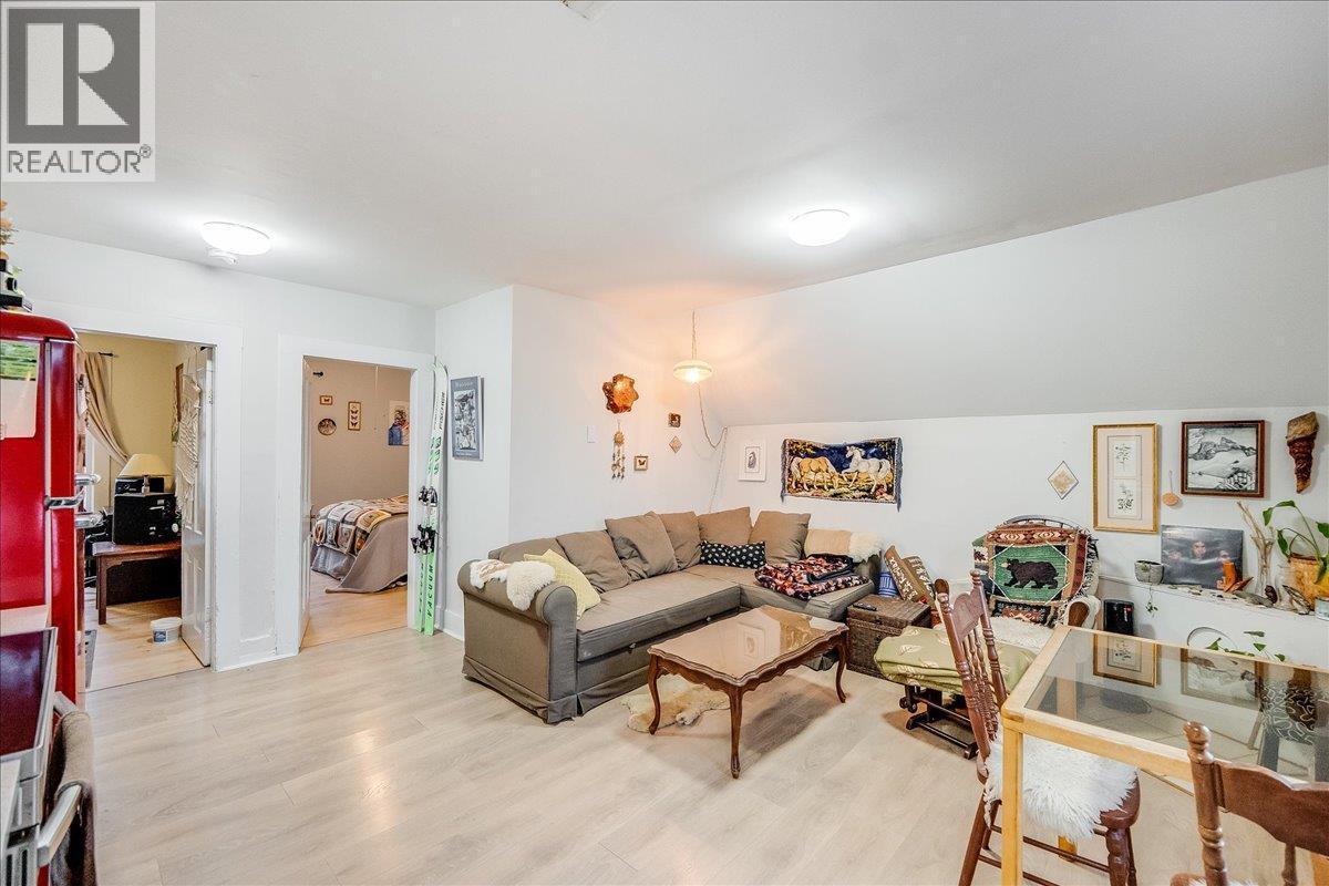 712 JOSEPHINE Street, Nelson