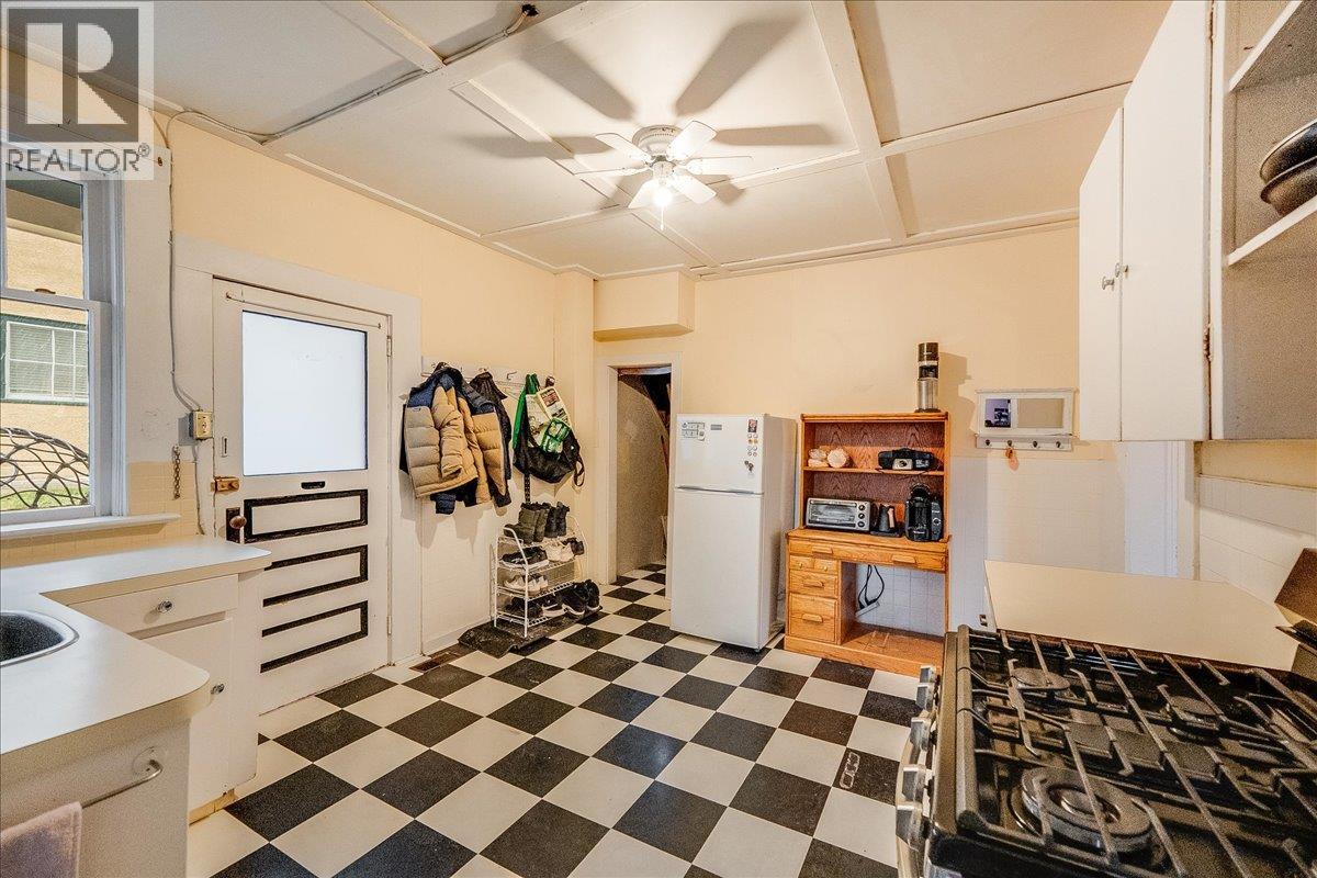 712 JOSEPHINE Street, Nelson