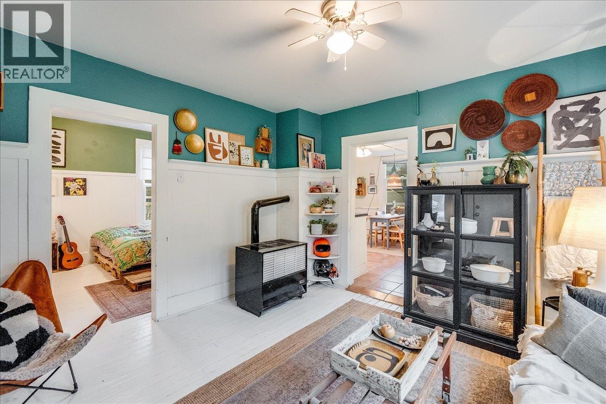 712 JOSEPHINE Street, Nelson