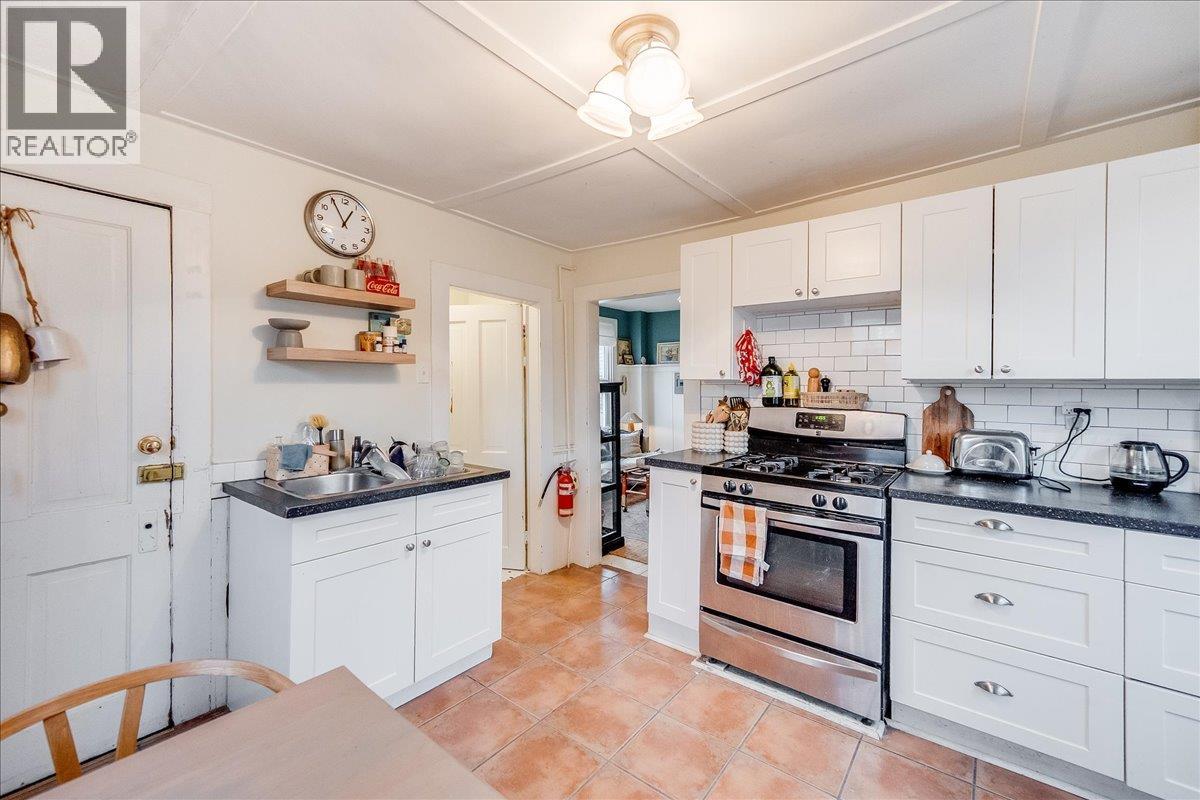 712 JOSEPHINE Street, Nelson