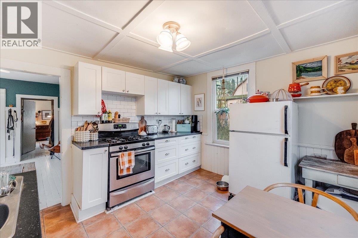 712 JOSEPHINE Street, Nelson