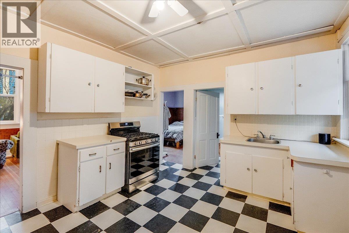 712 JOSEPHINE Street, Nelson