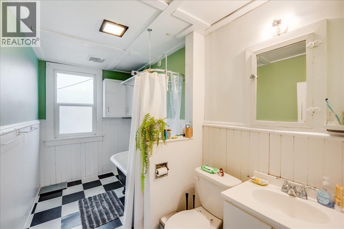 712 JOSEPHINE Street, Nelson