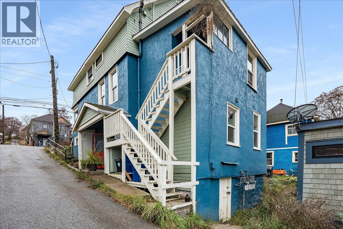 712 JOSEPHINE Street, Nelson