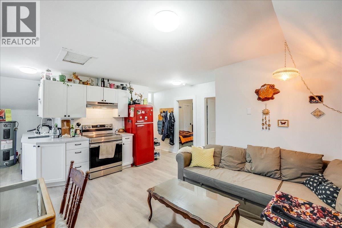 712 JOSEPHINE Street, Nelson