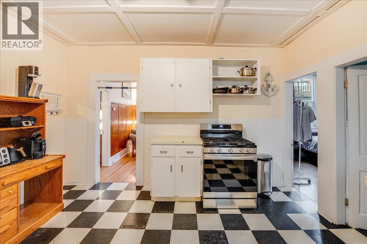 712 JOSEPHINE Street, Nelson