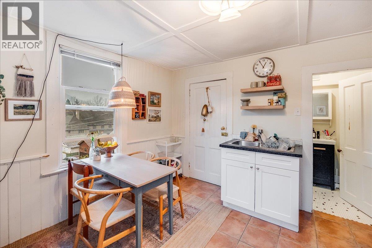 712 JOSEPHINE Street, Nelson