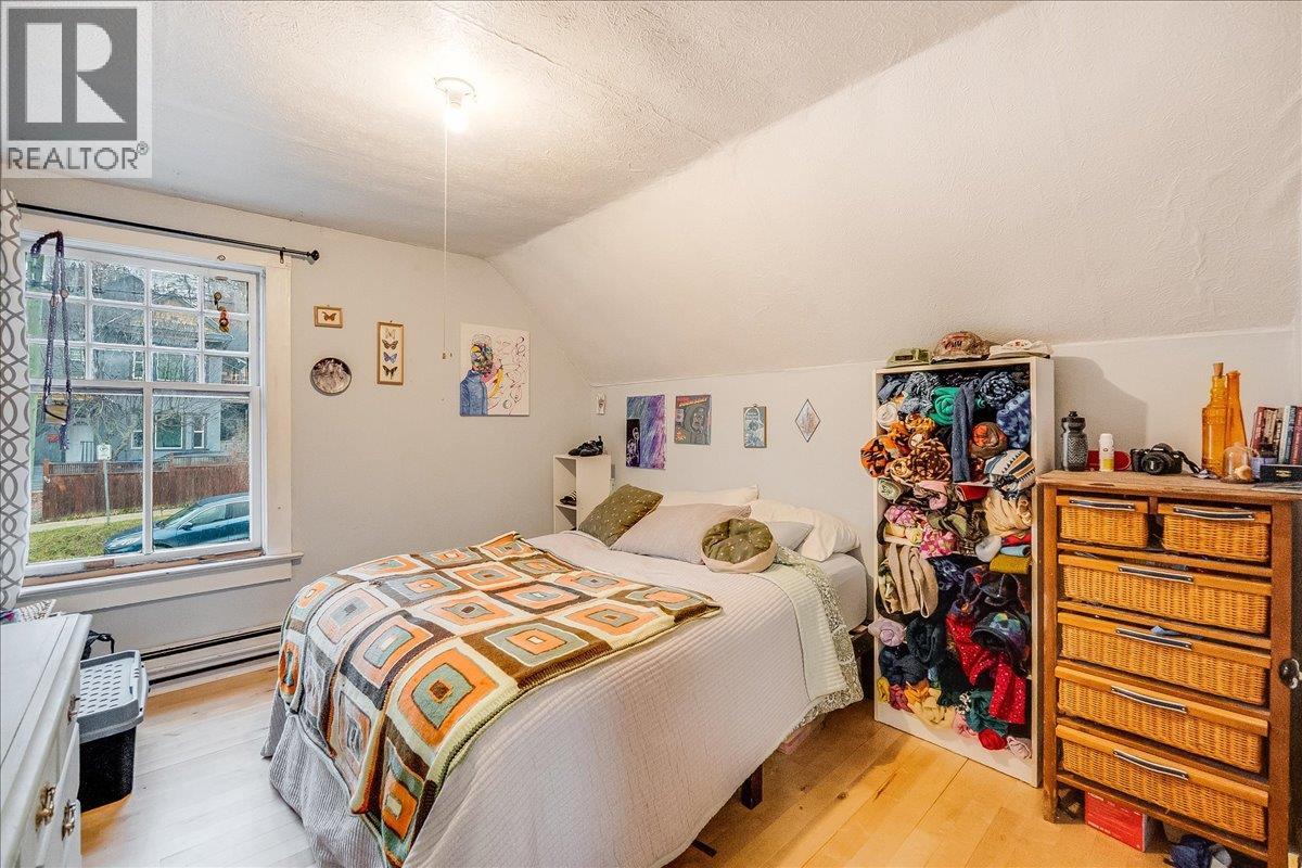 712 JOSEPHINE Street, Nelson