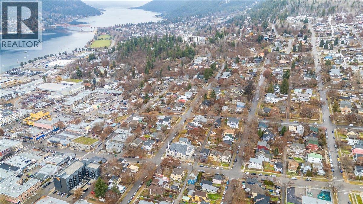 712 JOSEPHINE Street, Nelson