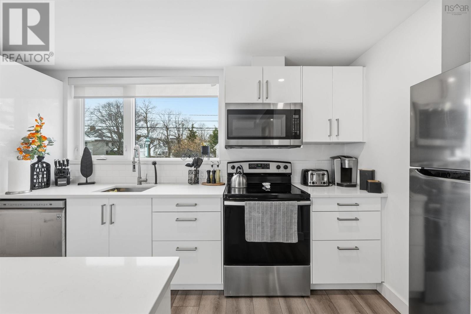 Property 12 of 49 of 3188/3190 Isleville Street