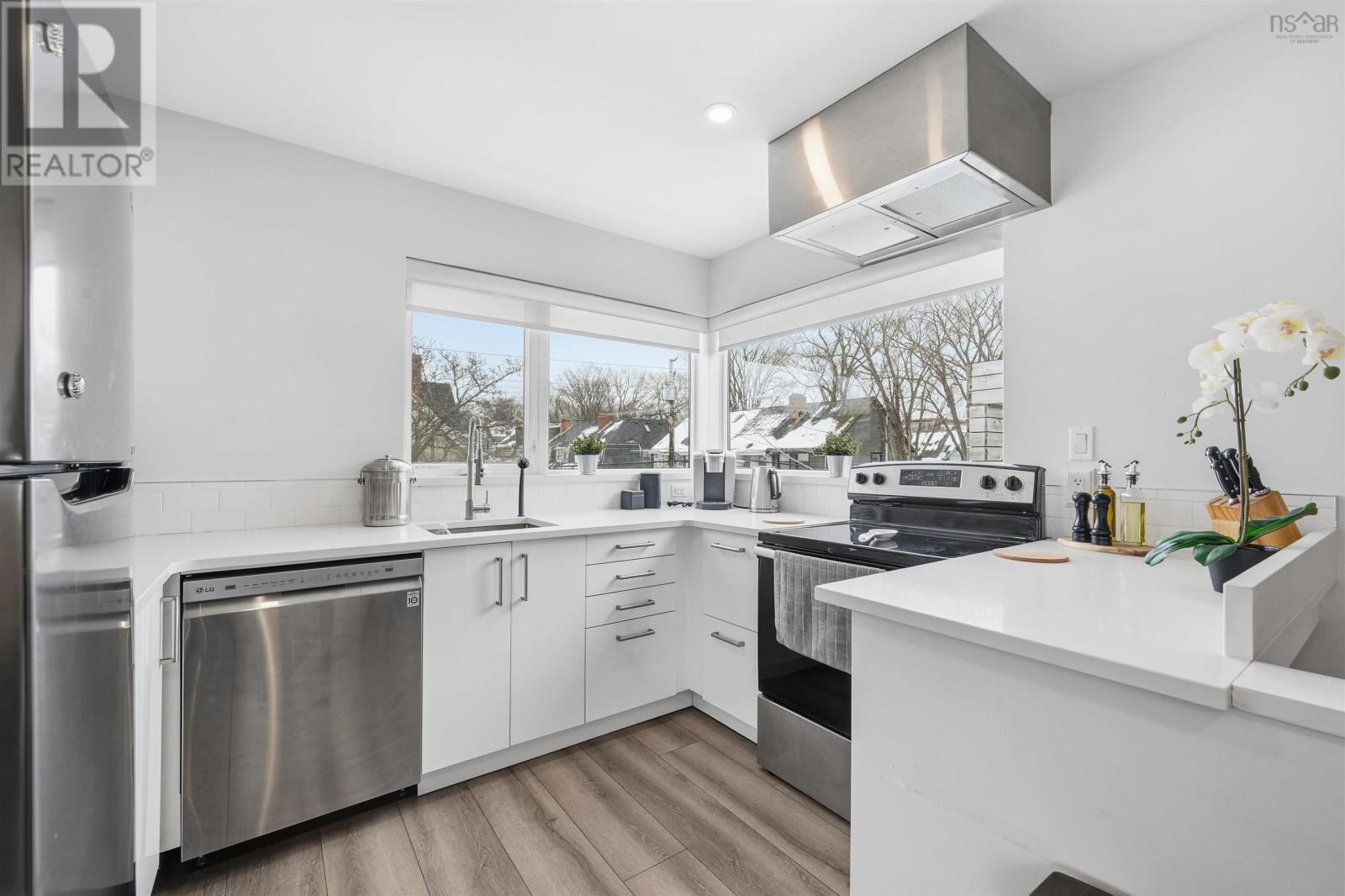 Property 32 of 49 of 3188/3190 Isleville Street