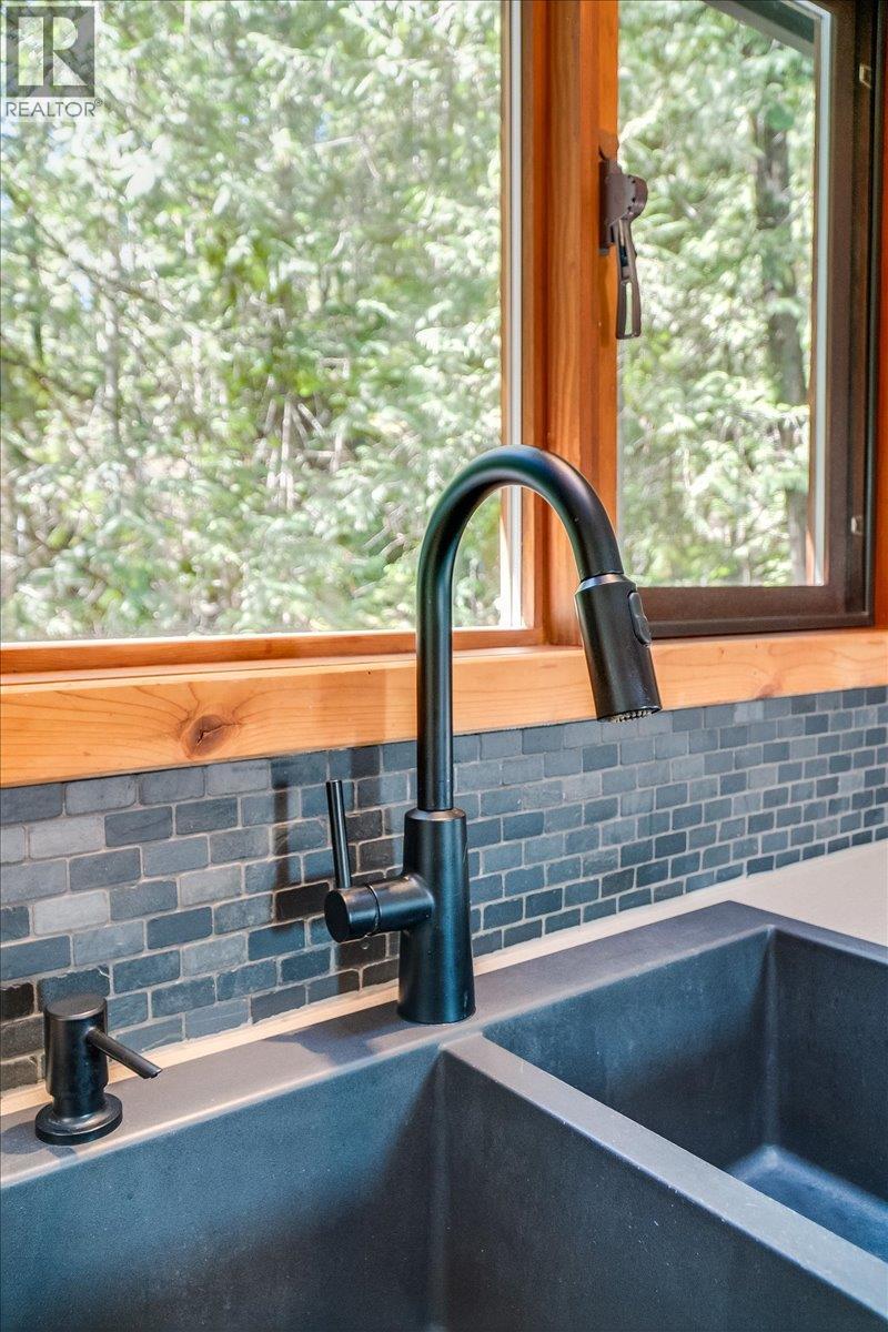 5631 LONGBEACH Road, Nelson