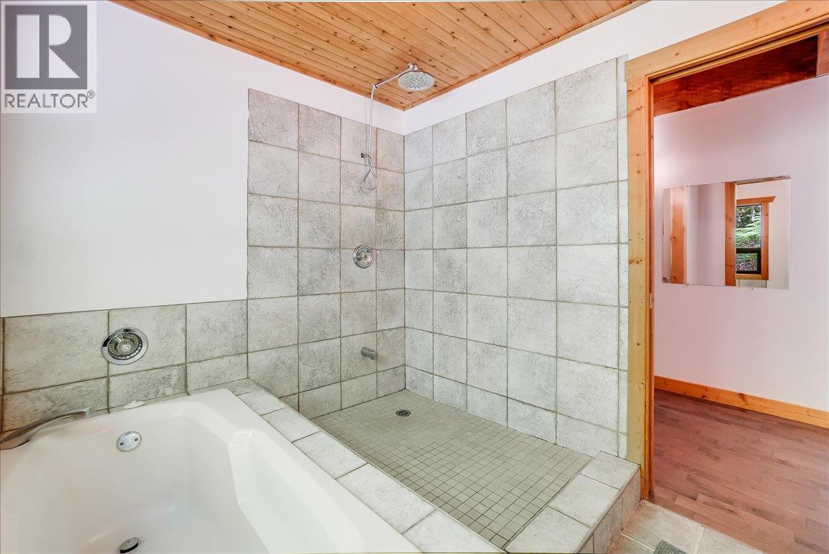 5631 LONGBEACH Road, Nelson