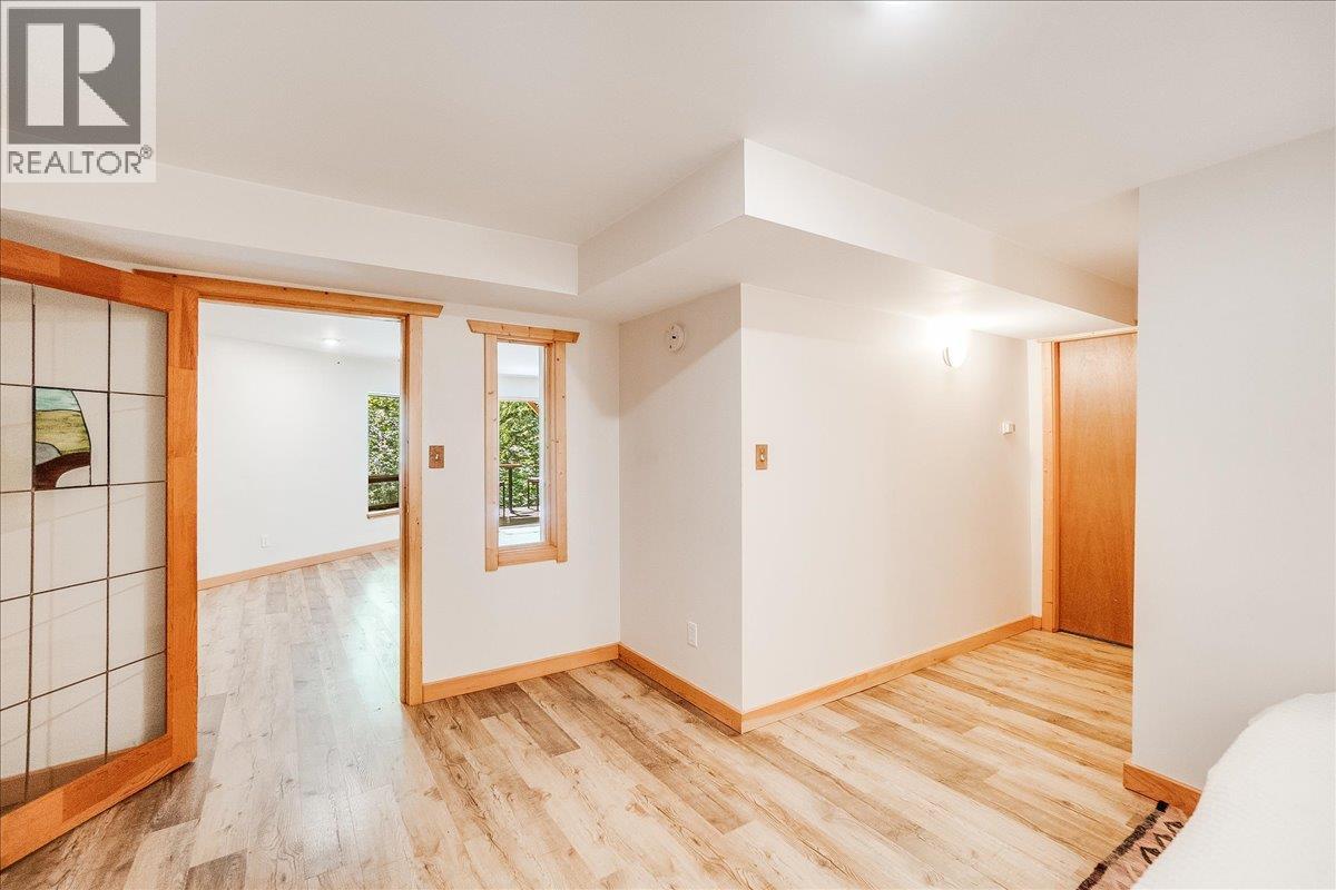 5631 LONGBEACH Road, Nelson