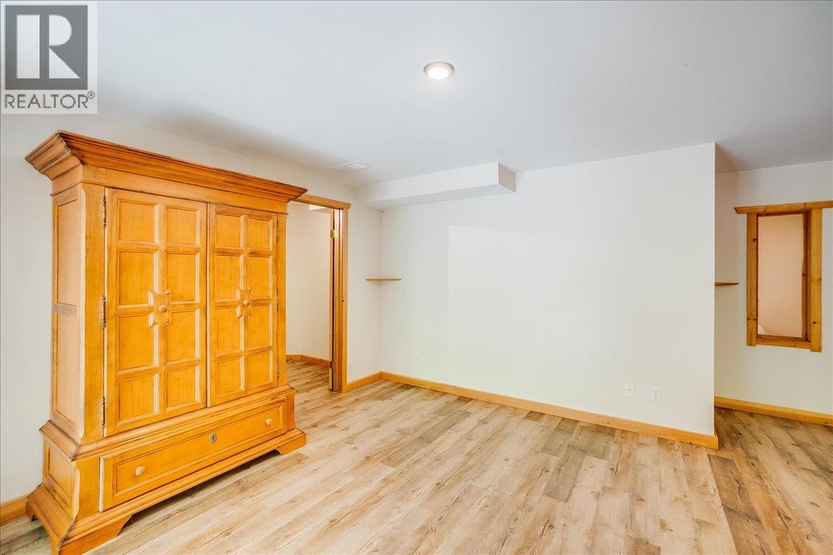 5631 LONGBEACH Road, Nelson