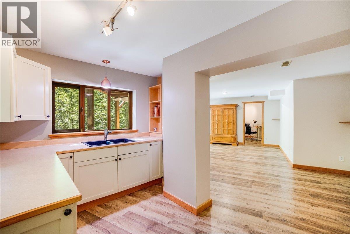 5631 LONGBEACH Road, Nelson