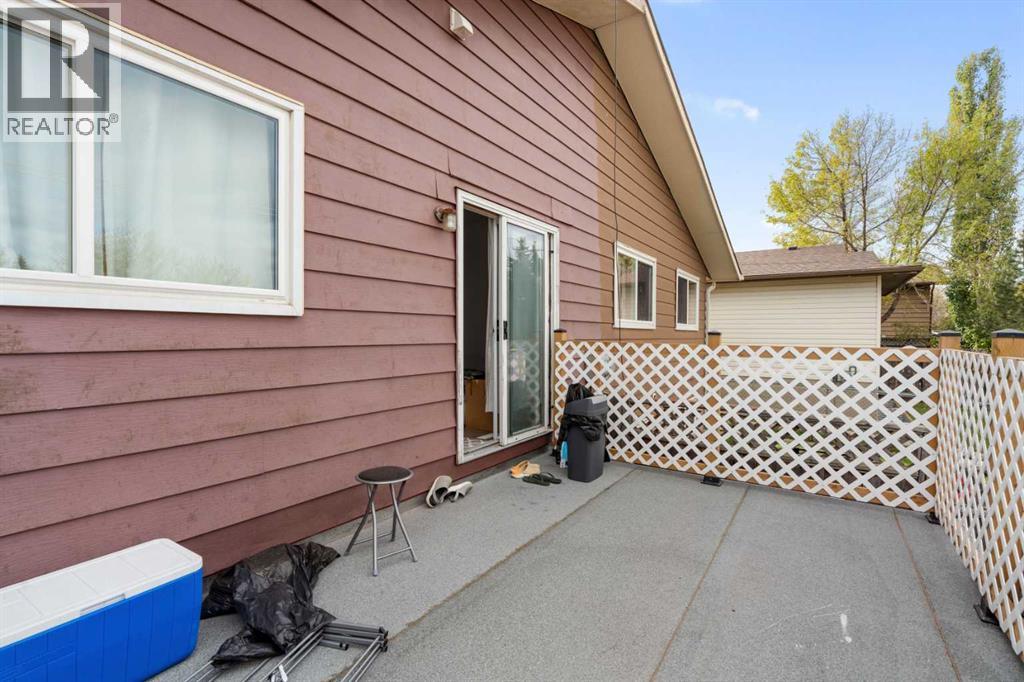 Single Family House Bi-level for Sale in  Bermuda Drive Beddington Heights Calgary 