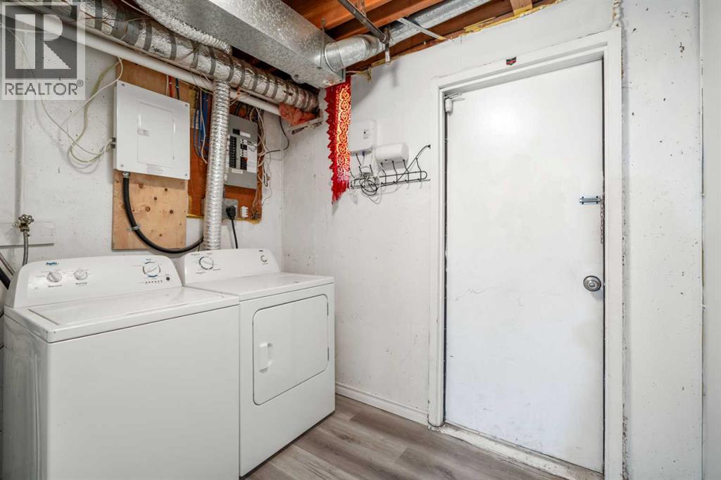 Single Family House Bi-level for Sale in  Bermuda Drive Beddington Heights Calgary 