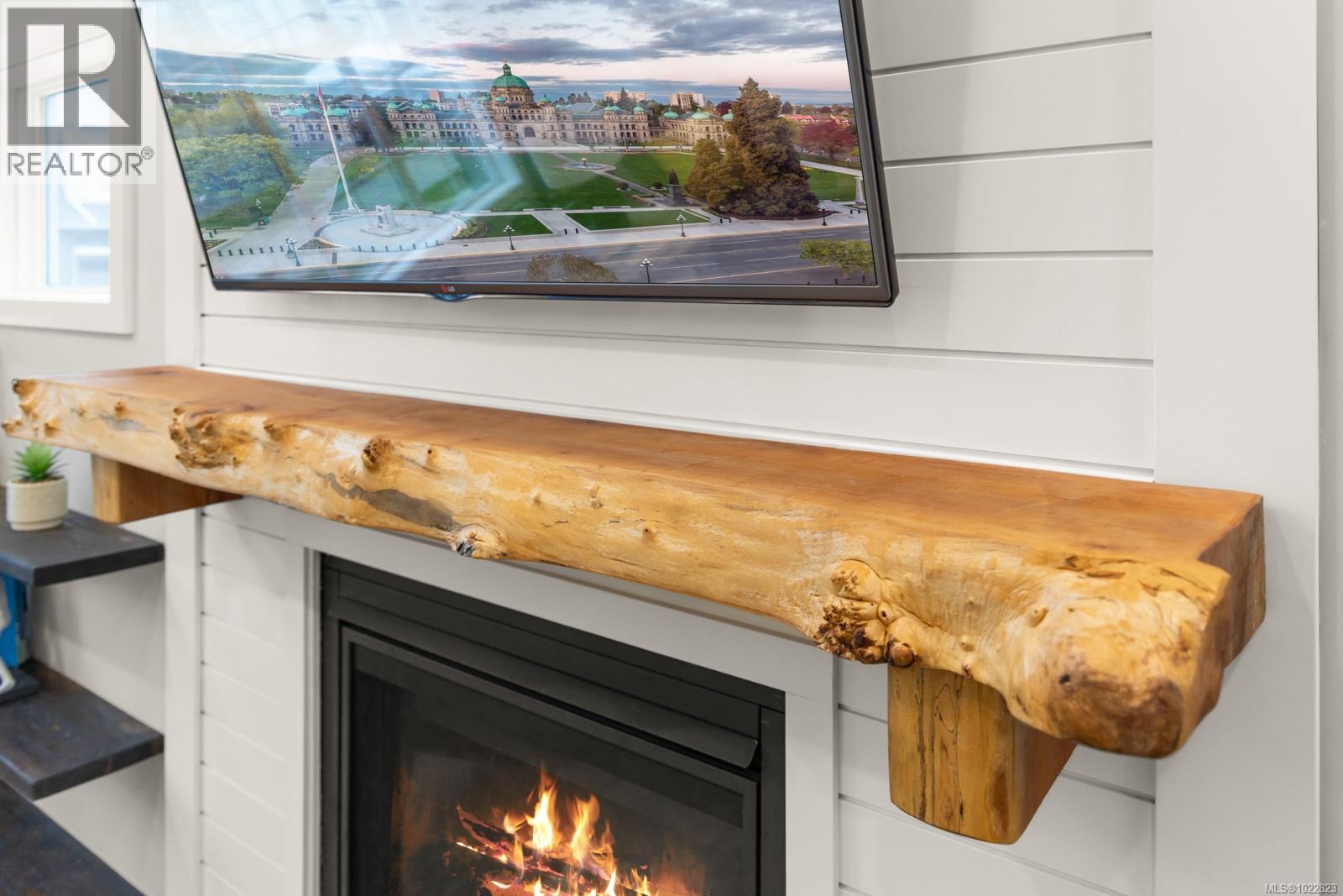 200 Caspian Dr, Colwood