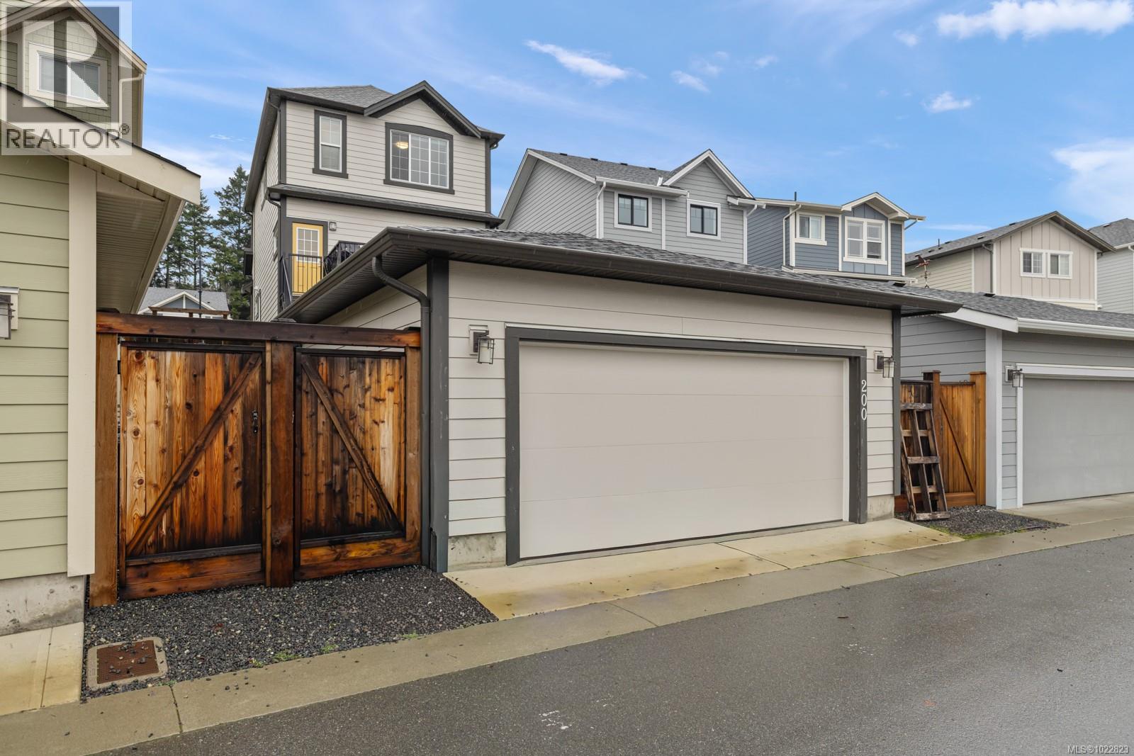 200 Caspian Dr, Colwood