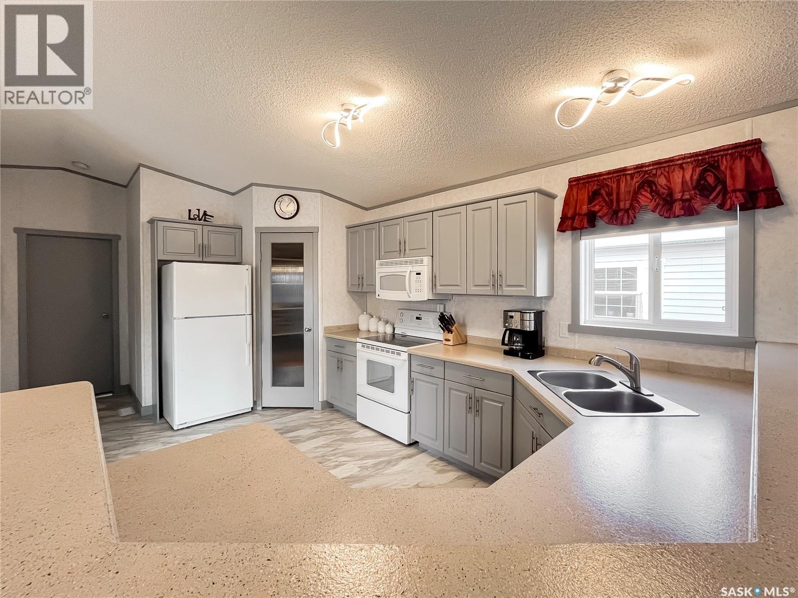 Single Family House Mobile Home for Sale in  Prairie Sun COURT Swift Current 