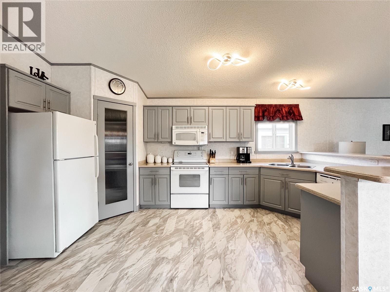 Single Family House Mobile Home for Sale in  Prairie Sun COURT Swift Current 