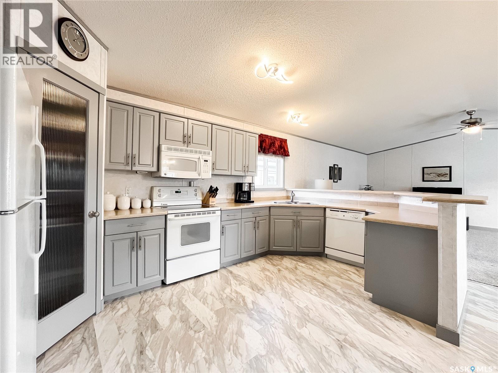 Single Family House Mobile Home for Sale in  Prairie Sun COURT Swift Current 