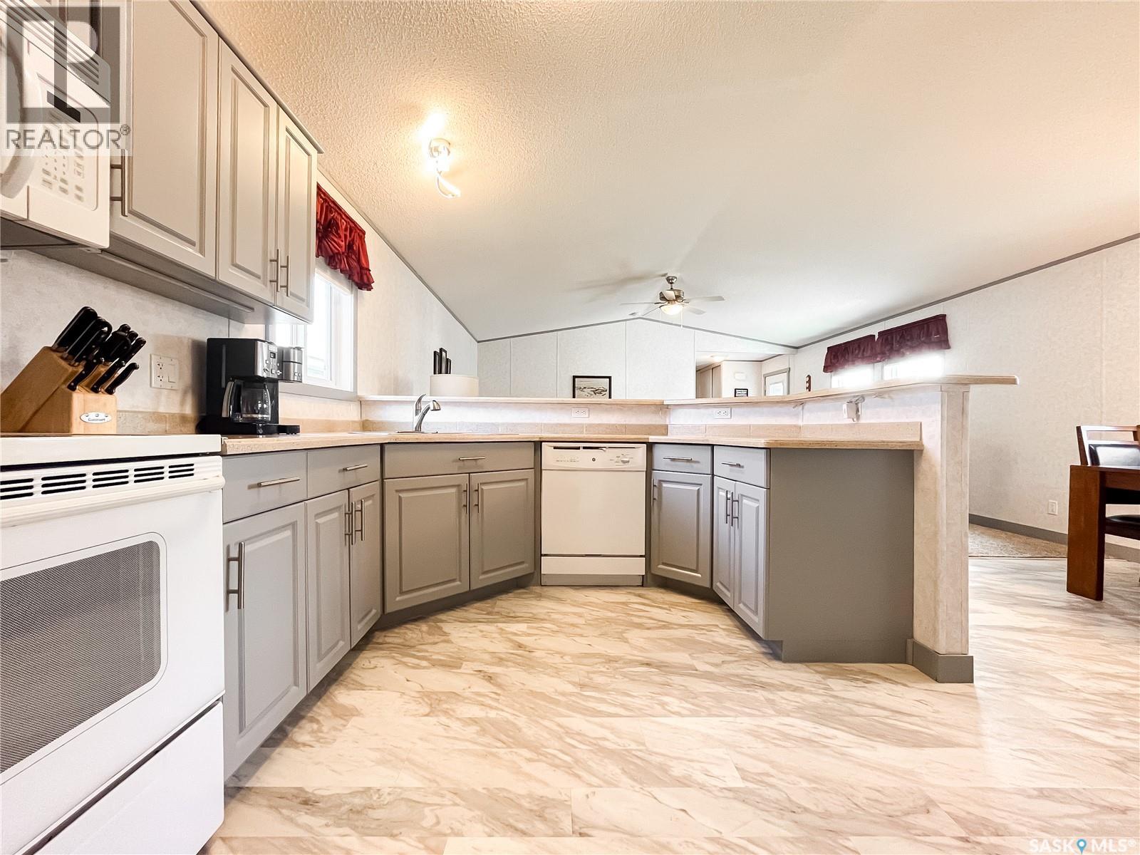 Single Family House Mobile Home for Sale in  Prairie Sun COURT Swift Current 