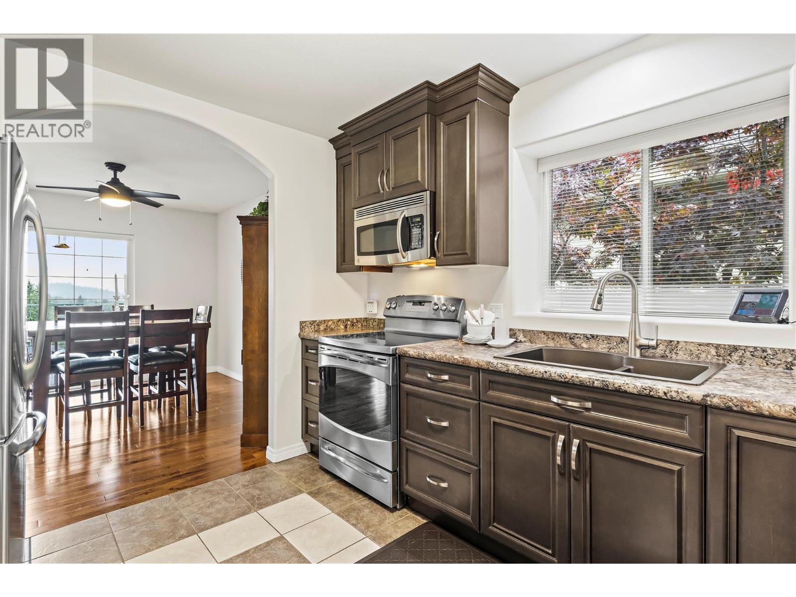 6 2592 Alpen Paradies Road, Blind Bay