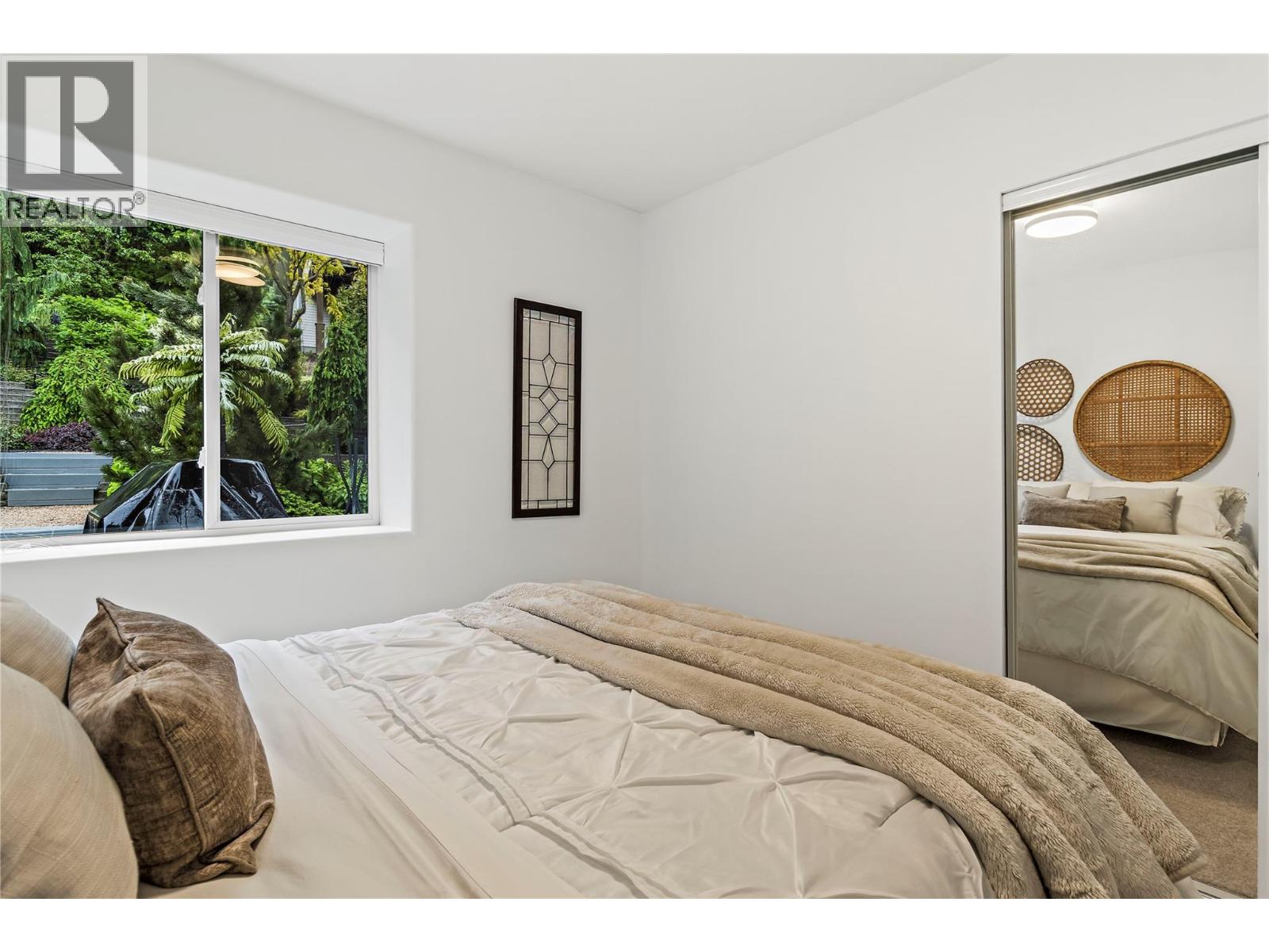 6 2592 Alpen Paradies Road, Blind Bay