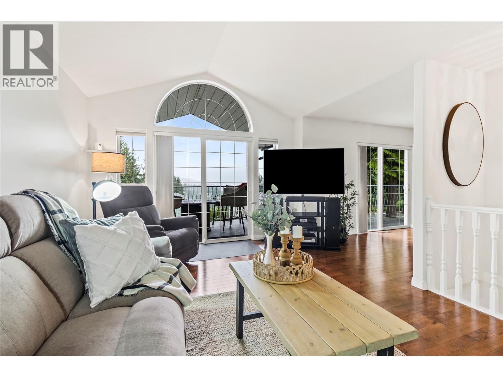 6 2592 Alpen Paradies Road, Blind Bay