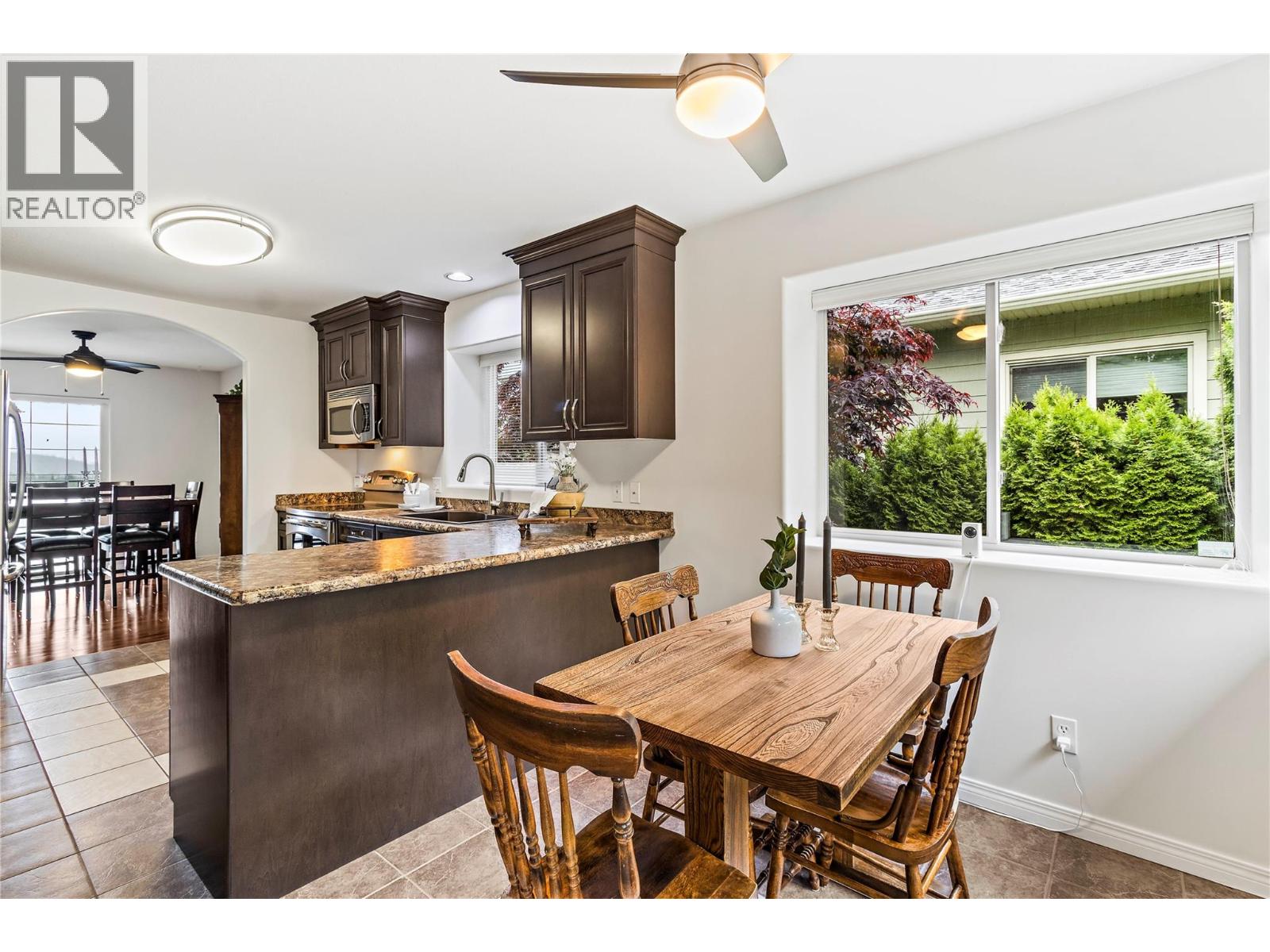 6 2592 Alpen Paradies Road, Blind Bay