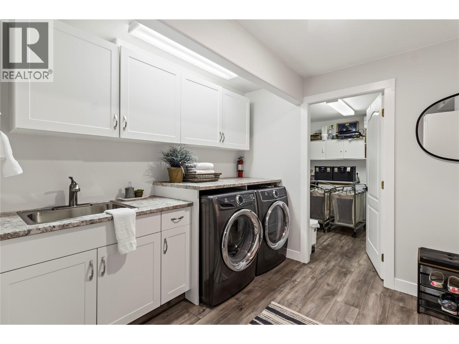 6 2592 Alpen Paradies Road, Blind Bay