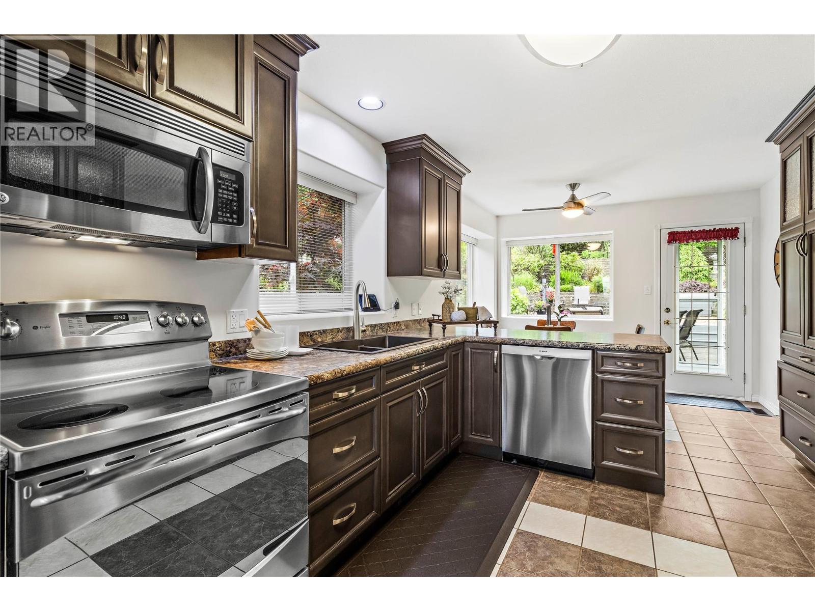 6 2592 Alpen Paradies Road, Blind Bay