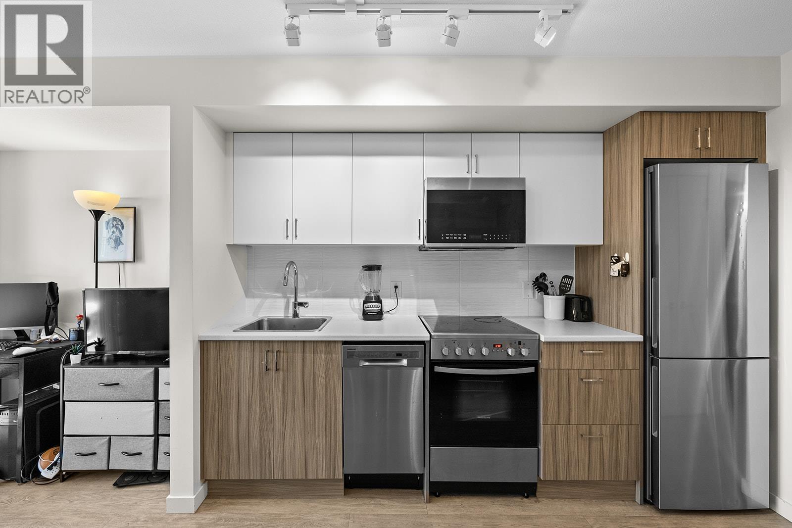 203 625 Academy Way, Kelowna