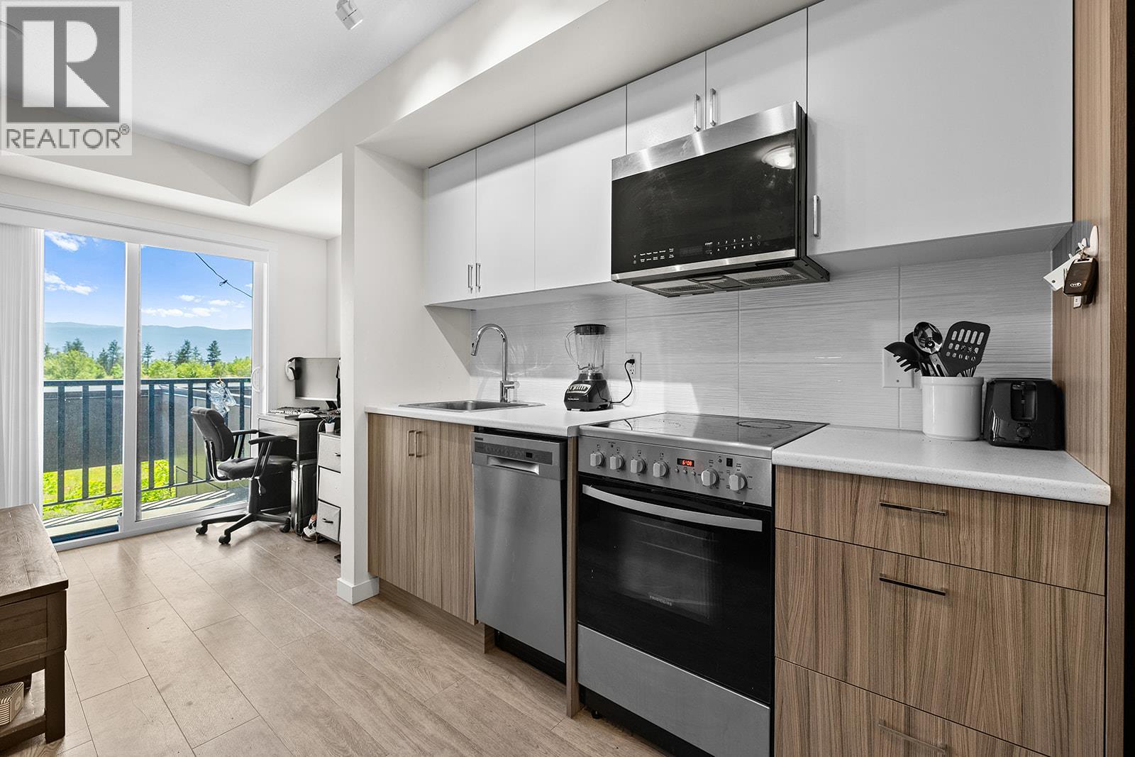 203 625 Academy Way, Kelowna