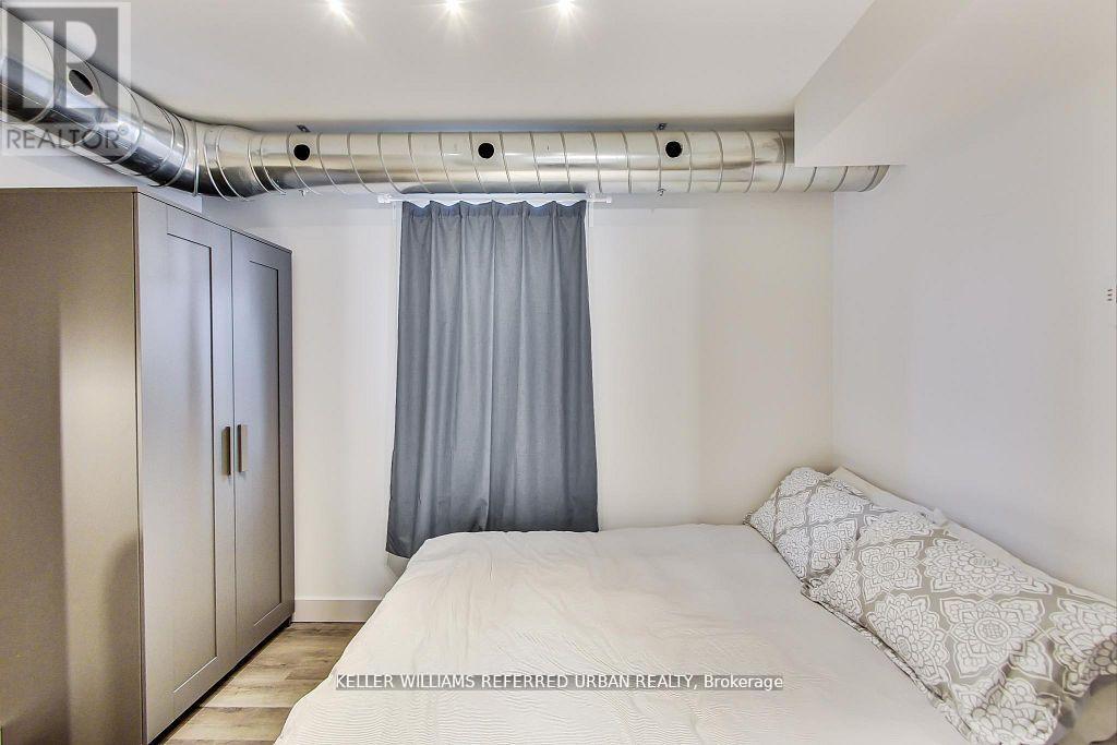 205 BATHURST STREET - 12