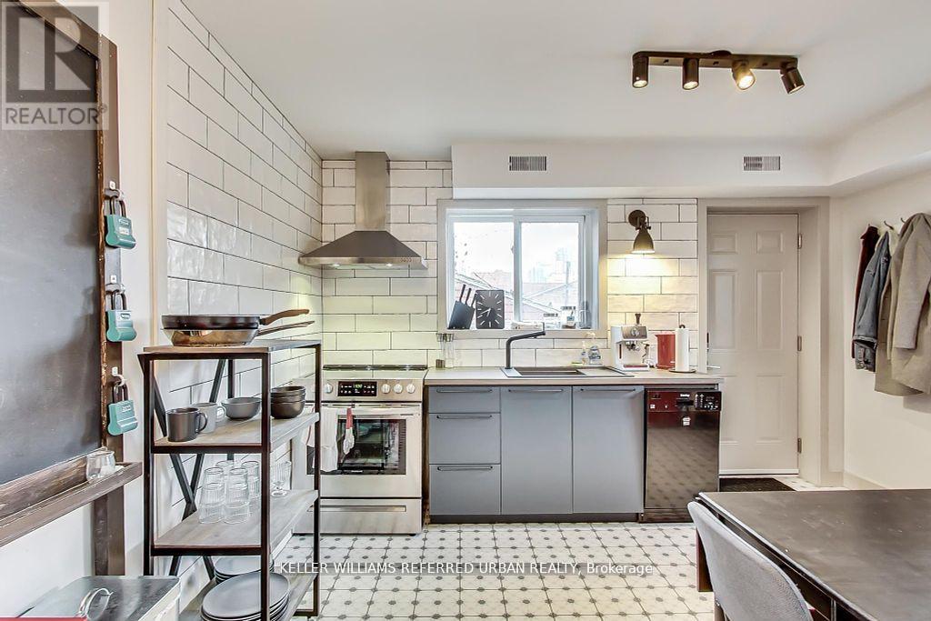 205 BATHURST STREET - 19