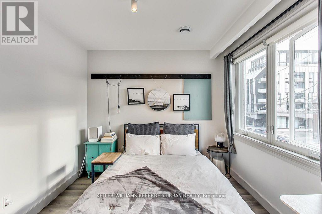 205 BATHURST STREET - 23