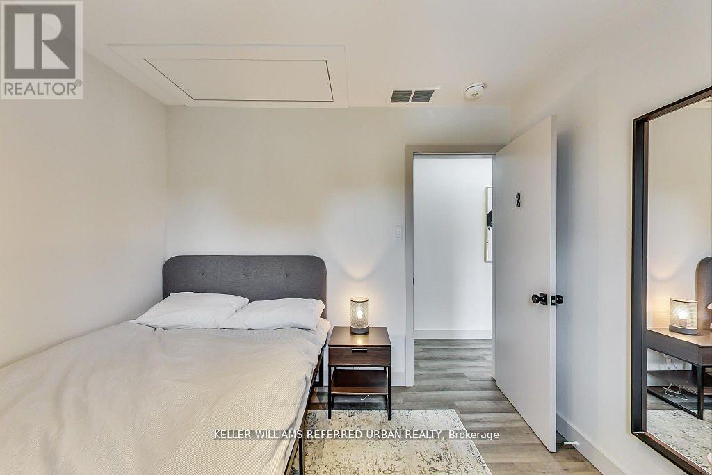 205 BATHURST STREET - 31